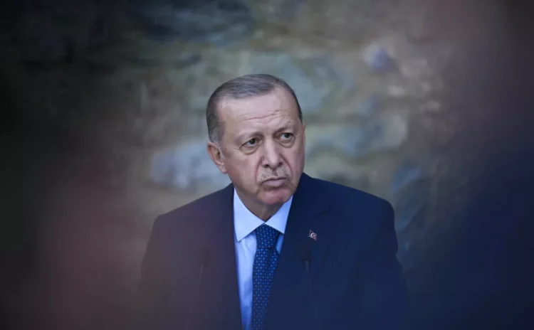 Erdoğan iktidarı kendi içine doğru bir çöküş içinde mi?