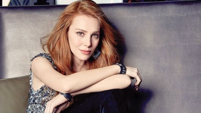 Elçin Sangu çok kızdı: Bir insan hem diploması sahte, hem hırsız, hem casus olabilir mi? Gerçekler çarpıtılıyor, yalanlar normalleşiyor!