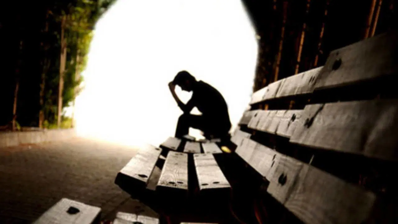 Sevgilisinin aşağılamalarına sürekli boyun eğen dört erkek burcu