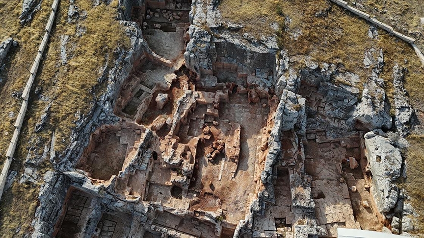 Perre Antik Kenti’nde 1500 yıllık yaşam alanı ortaya çıktı