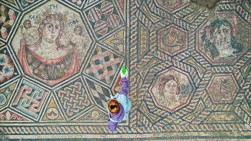 3. yüzyıla ait tasvirli taban mozaiği gün yüzüne çıktı