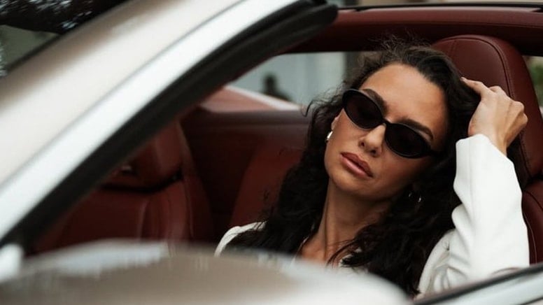 Birce Akalay ehliyetini kaptırdı