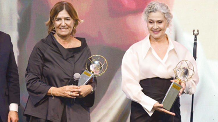 Ödül gecesinde Uzak Şehir fırtınası