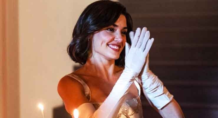 Hande Erçel’den eski sevgiliye pastalı mesaj mı?