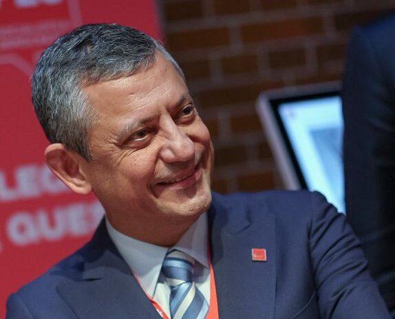 Günümüzün bir kahramanı: Özgür Özel