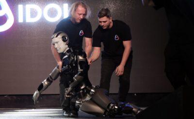 Rusya’da utandıran şov: İlk insansı robot sahneye çıkar çıkmaz yüz üstü kapaklandı