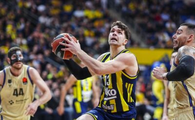 Fenerbahçe, Barcelona’yı 1 sayı farkla yendi