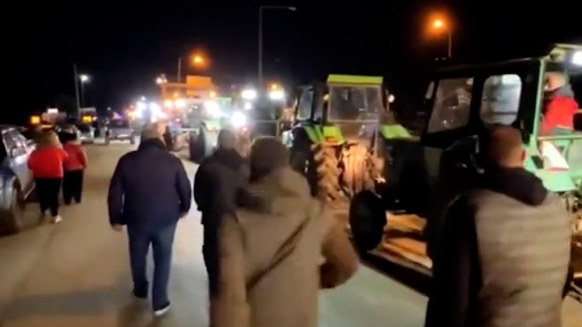 Yunanlı çiftçiler Türkiye sınırını kapattı