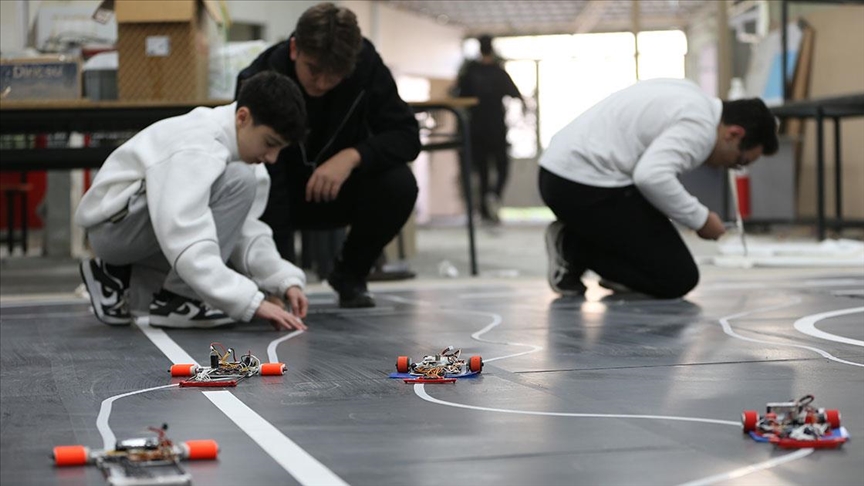 Liseliler otonom robot yaptı: Avrupa üçüncüsü oldular