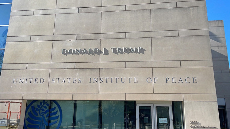 Trump kendi adını Barış Enstitüsüne verdi