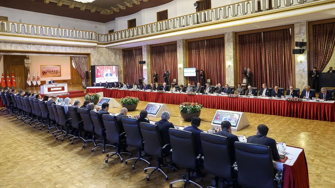 Komisyon Öcalan’ı özetledi, DEM Parti ve CHP kızdı