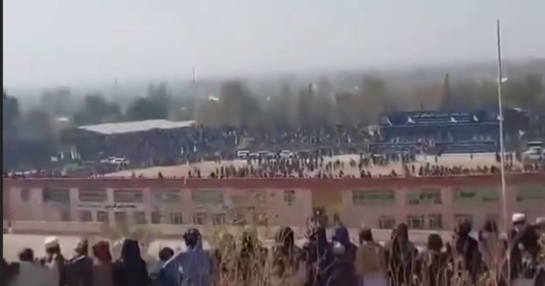 İnsanlık dışı idam: 13 yaşındaki çocuk üç kişiyi stadyumun ortasında infaz etti, 80 bin kişi canlı izledi