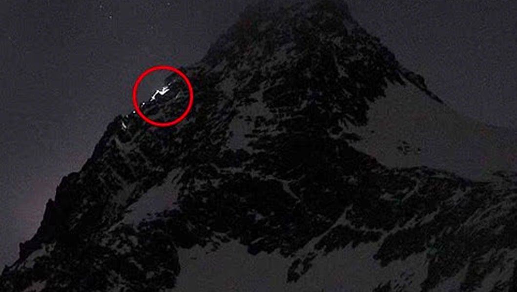 Zirveye 50 metre kala sevgilisini ölüme terk etti