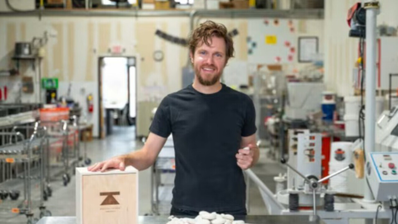 Ölen dedesinden seramik kupa yaptı: Her kahve içtiğinde anısını yaşatıyor