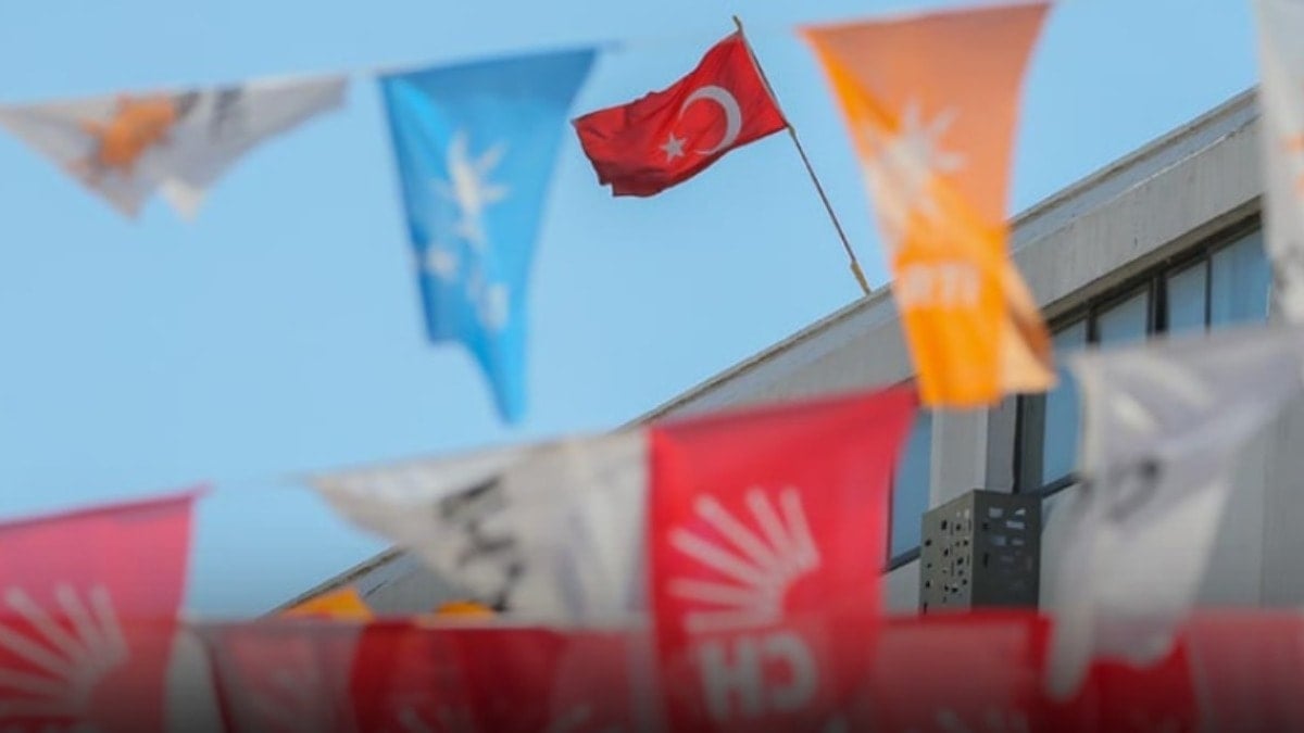 AK Parti ve CHP seçmeni ilk kez bir soruya aynı yanıtı verdi: ‘Güvenmiyorum’ diyenler yüzde 70’in üstünde