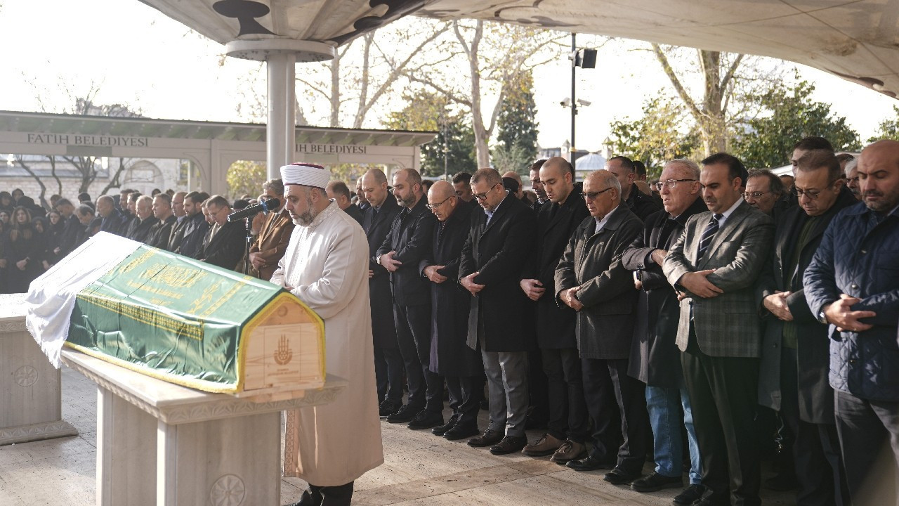 Merkez Bankası Başkanı annesini toprağa verdi