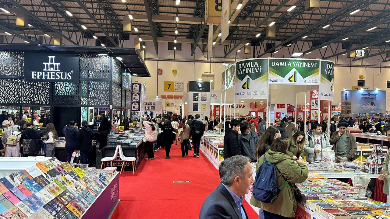 Kitap Fuarı: Kapılar açıldı şenlik başladı