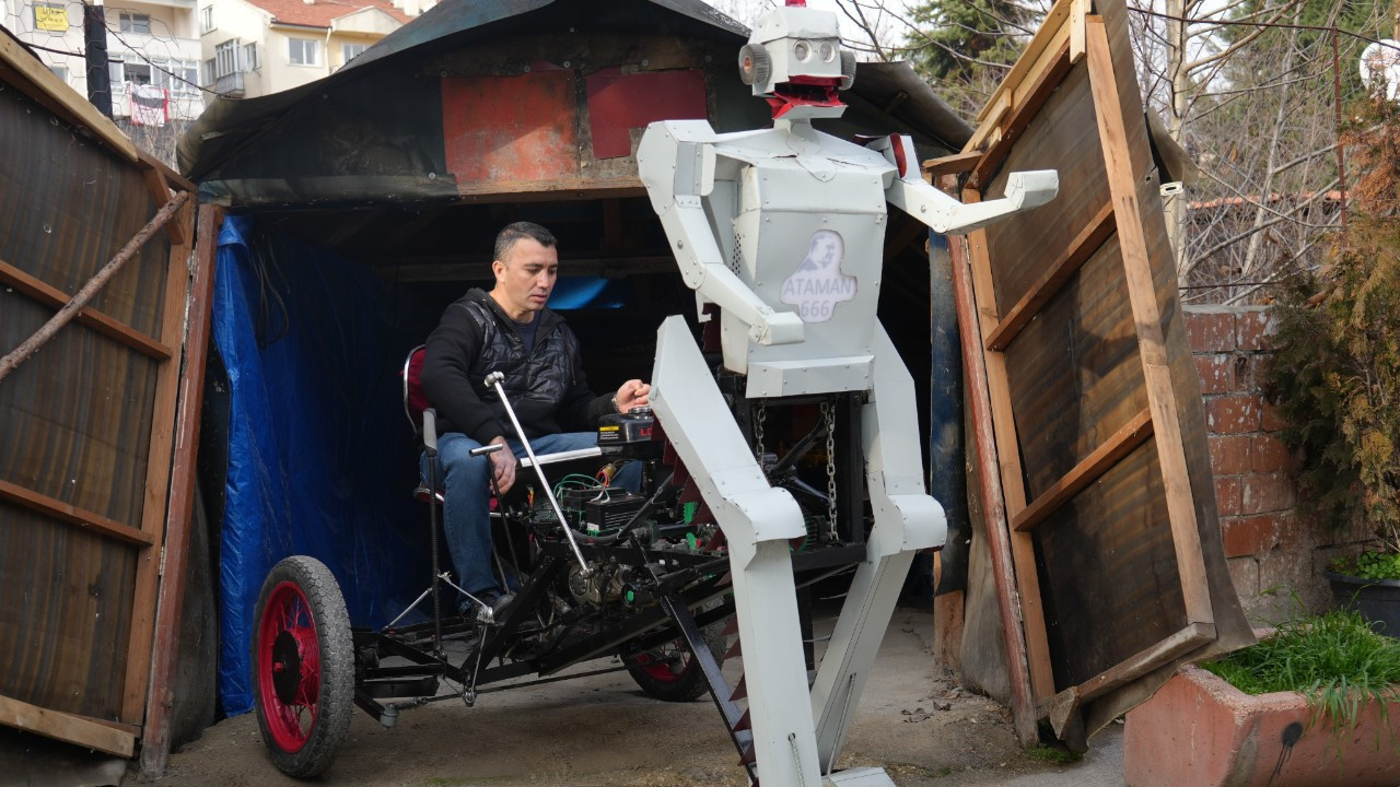 Kastamonulu mucit, 20 bin liraya insan taşıyan robot yaptı
