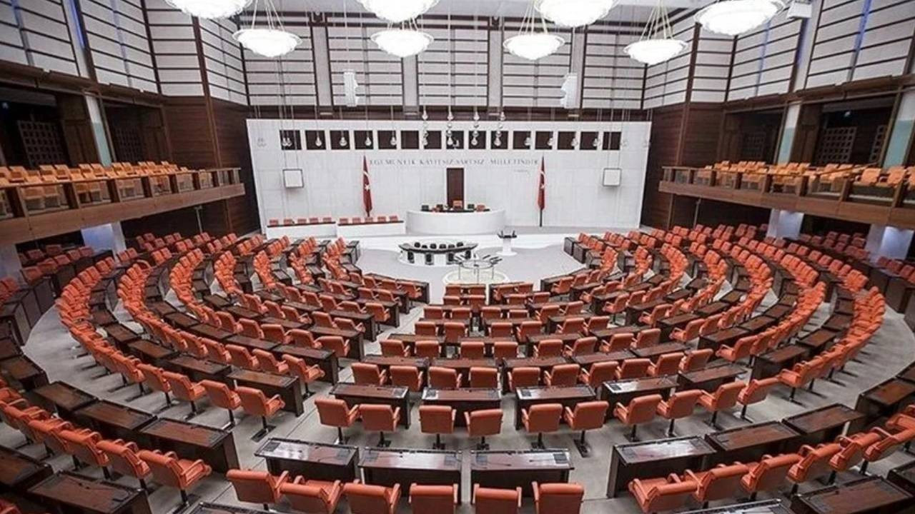 AK Parti’nin Terörsüz Türkiye raporu Meclis’e sunuldu: Umut hakkı yok