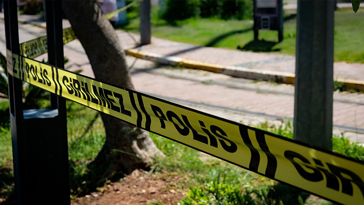 Esrarengiz ve kuşkulu çifte ölüm: İki genç park halindeki araçta ölü bulundu