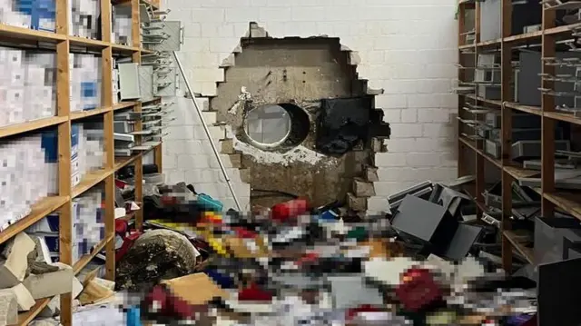 Tam da filmlerdeki gibi: Yan binadan bankanın kasa dairesine girdiler