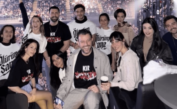 Tarkan’a ünlü akını: Onu dinlemek hepimize iyi geliyor