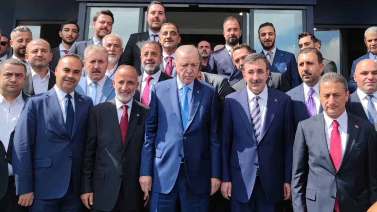 AK Parti kurucusunun şirketi Koç ve Sabancı’yı solladı