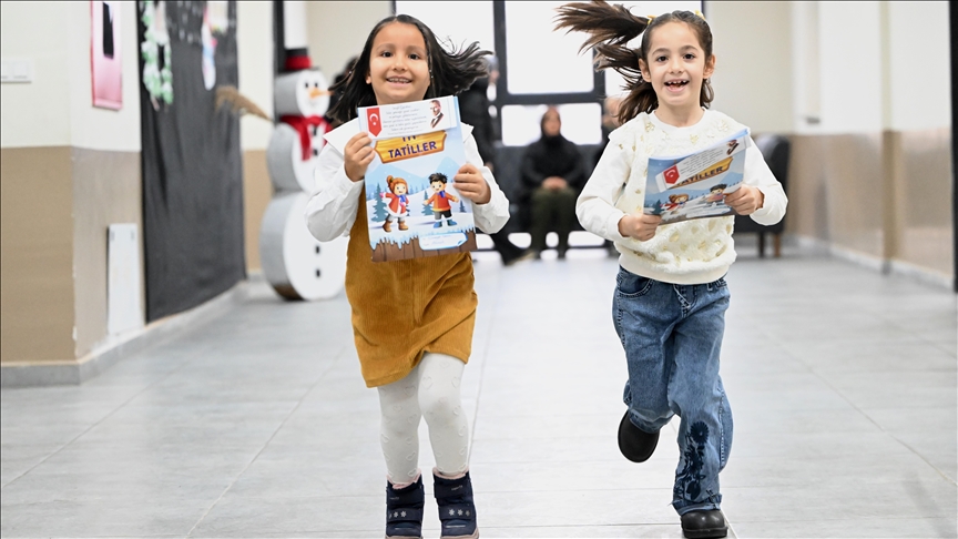 Okullarda karne heyecanı: 18 milyon öğrenci tatile çıktı