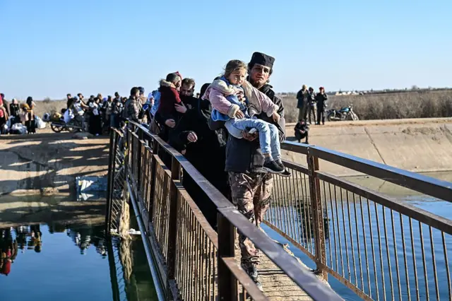 Suriye’de Kürtlere geniş haklar verildi; SDG Fırat’ın doğusuna çekilme kararı aldı
