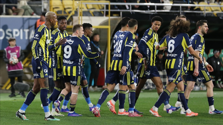 Fenerbahçe, liderin ensesinde