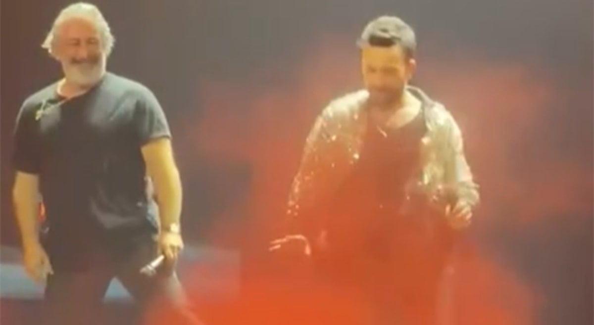 Tarkan konserinde Cem Yılmaz sürprizi! Birlikte şarkı söylediler