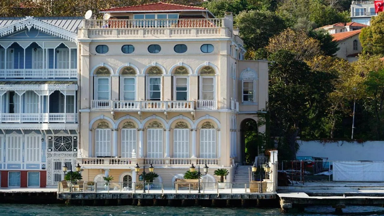 Boğazda icradan satılık yalı var!