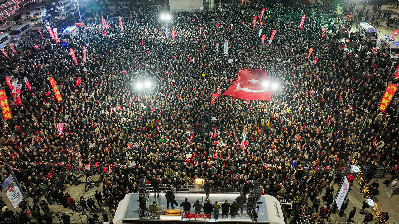 CHP’nin Bağcılar mitinginde müthiş kalabalık