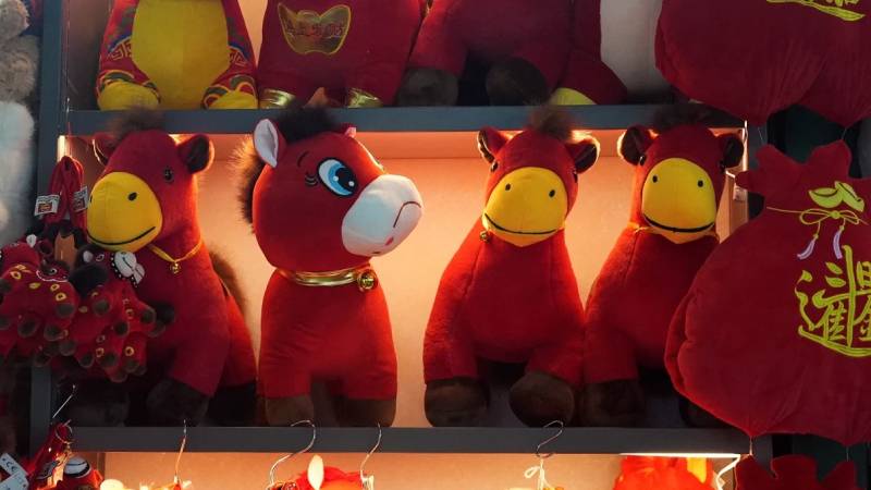 Labubu’dan sonra ‘ağlayan at’ çılgınlığı: Üretim hatasıydı, yok sattı