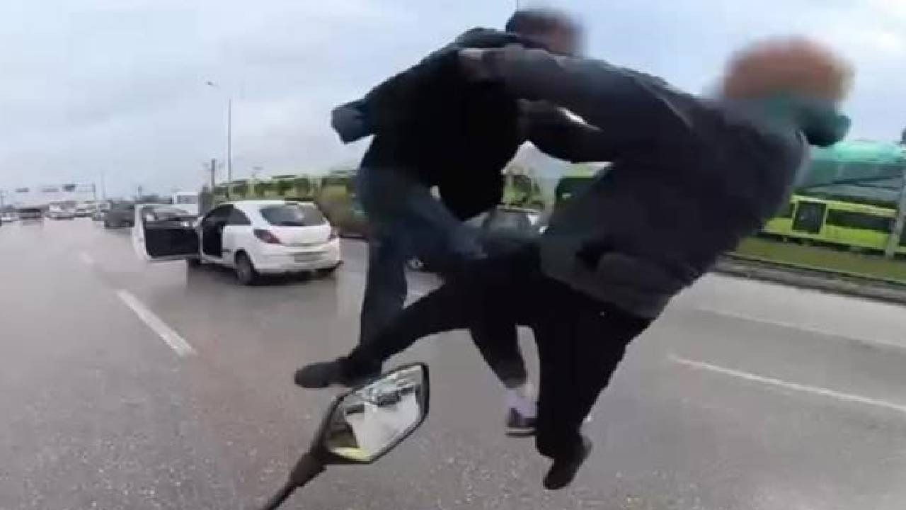 Otoyolun uçan tekmeleri ehliyetsiz kaldı