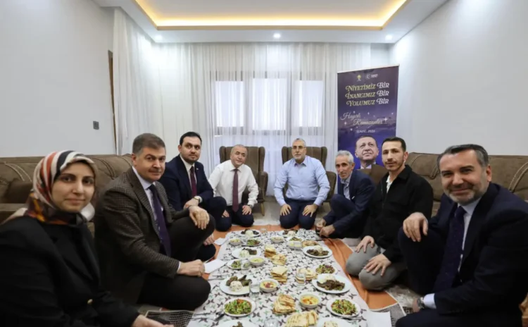 Göbeğini Kaşıyan Adam v 2.0