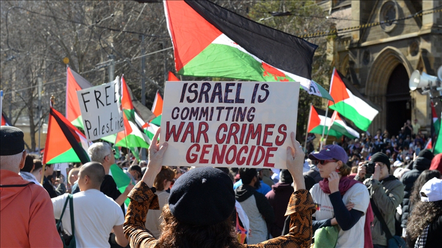 Binlerce kişi İsrail Cumhurbaşkanının ziyaretini protesto etti