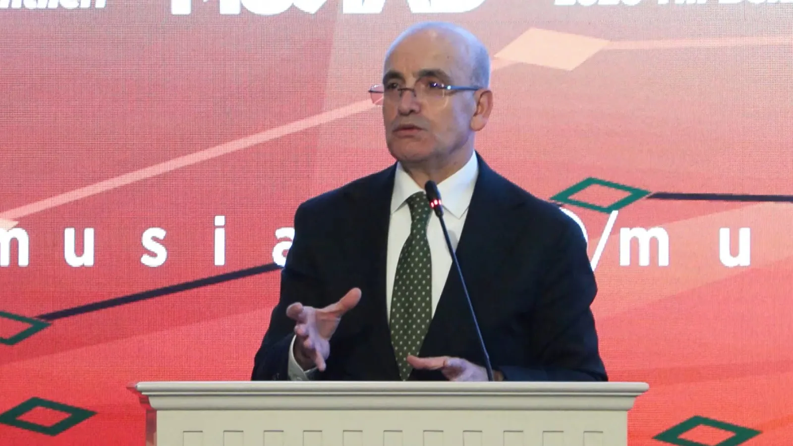 Bakan Şimşek Suudi Arabistan’da konuştu: Türkiye ekonomisinde kırılganlıklar azaldı