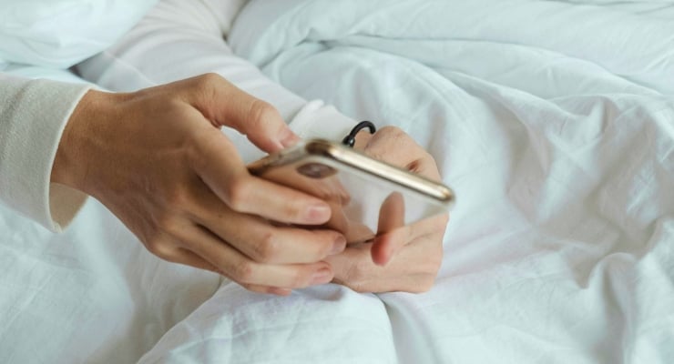 Akıllı telefon bağımlılığı araştırması: ABD’de üç üniversiteliden biri sevişirken bile telefonuyla oynuyor