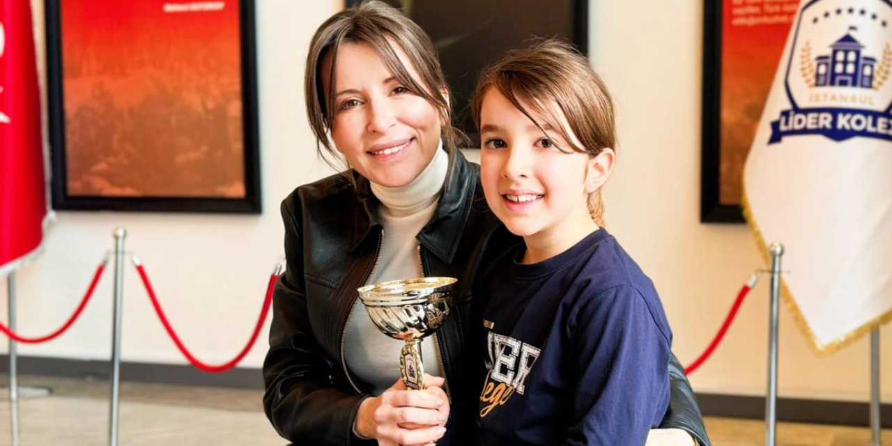 En küçük şampiyon: Yedi yaşında binicilikte kupası oldu