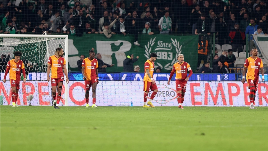 Galatasaray zirve yarışında fena tökezledi