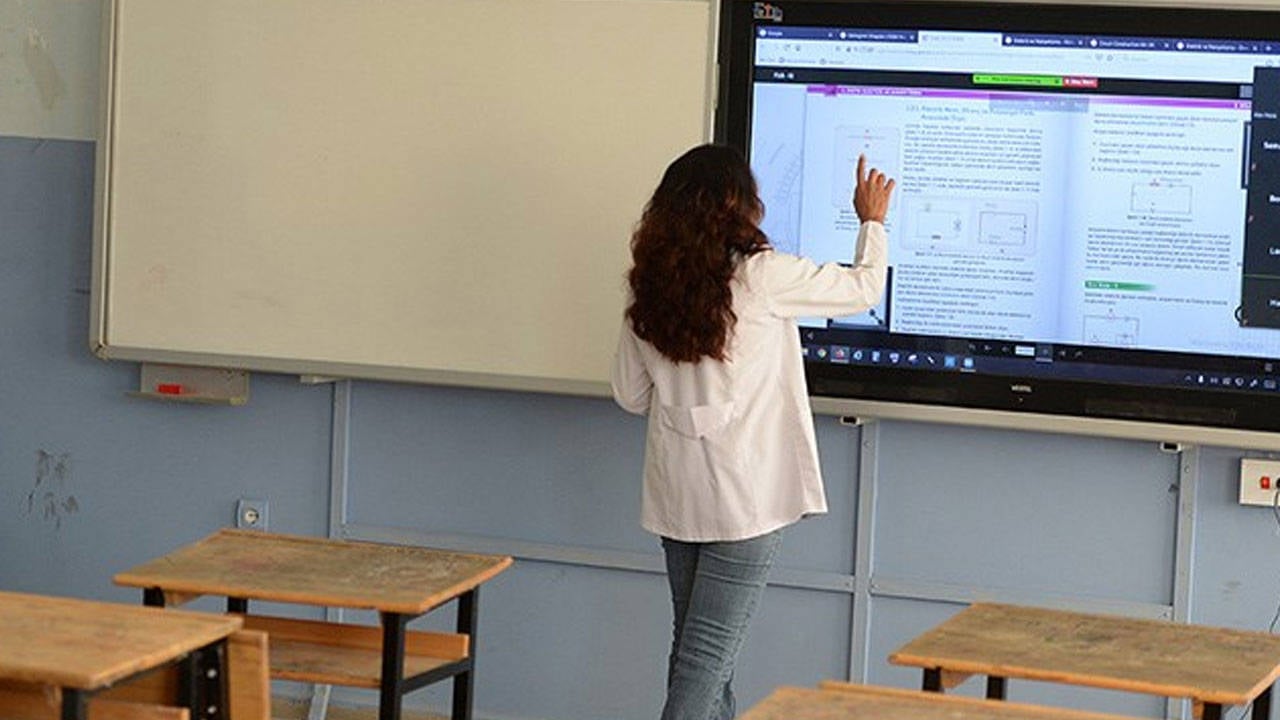 Şaka değil… Gönderiyi beğenmemek disiplin gerekçesi sayıldı, dört kadın öğretmene inceleme