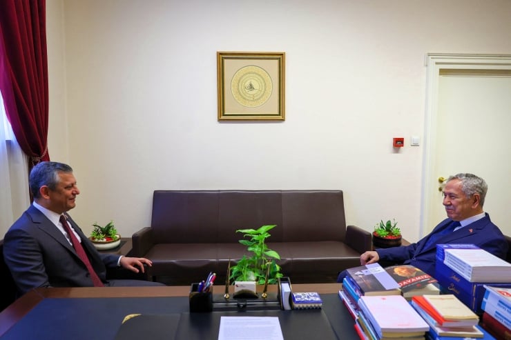 Özel, Arınç’la buluştu: Biz iki hemşehri için güneşin altındaki her şey gündem