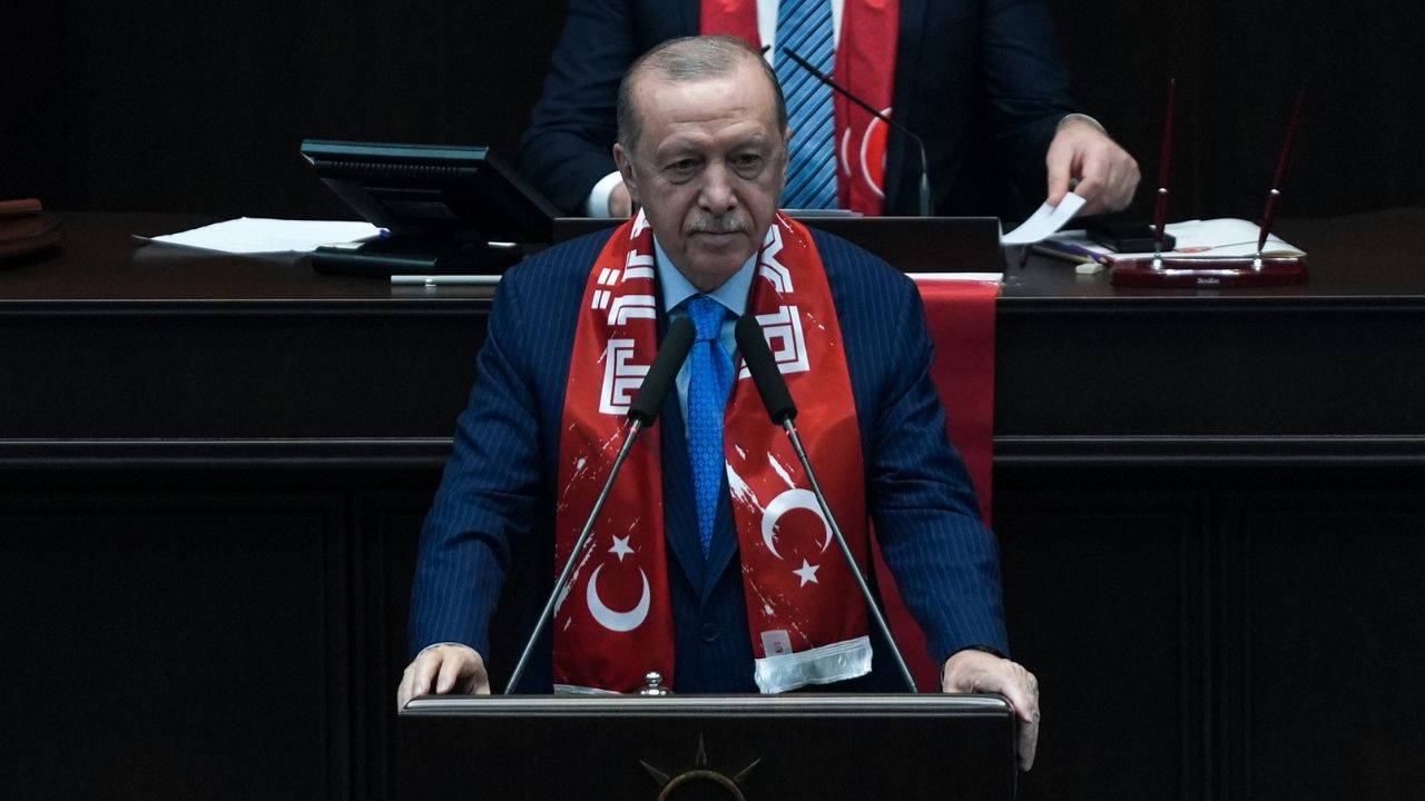 Erdoğan, Özgür Özel ve CHP’yi hedef aldı: ‘Darbeciliğin ve cuntacılığın kitabını CHP yazmıştır’