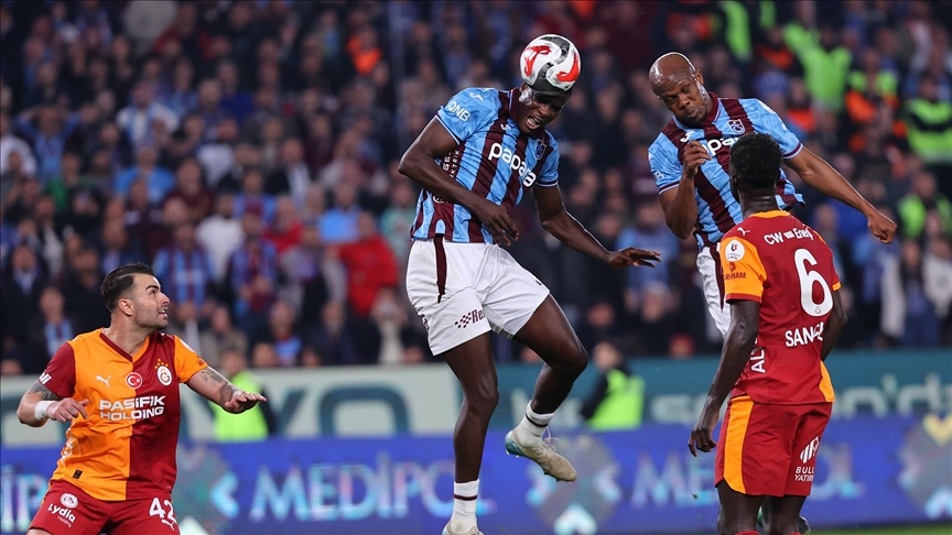 Galatasaray fena tökezledi, Trabzon İstanbul’dan zaferle dönüyor