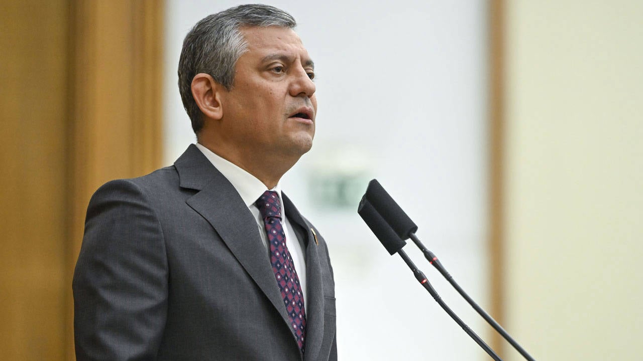 Özgür Özel: Boynumuzu vereceğiz ama asla boyun eğmeyeceğiz