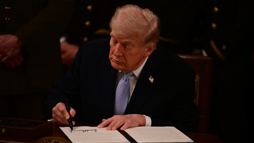 Trump onay verdi: İstihbarat ay sonuna kadar ‘keyfince’ dinleyecek