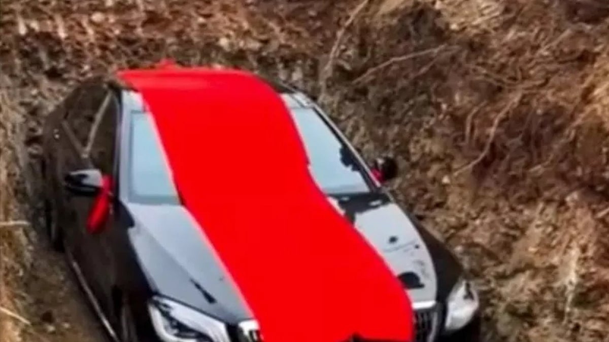 Vasiyeti böyleydi: 19 milyonluk aracını da gömdüler