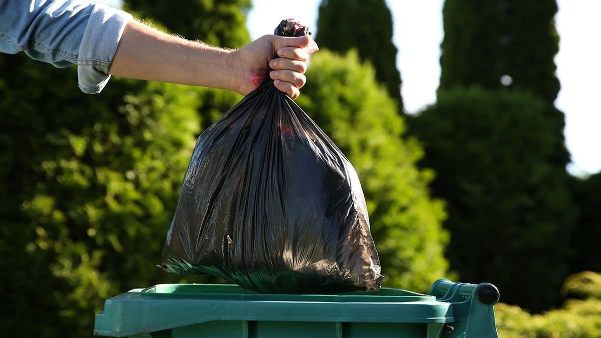 Şirket çöplüğünden servet çıktı: 897 bin lirayı son anda kurtardı