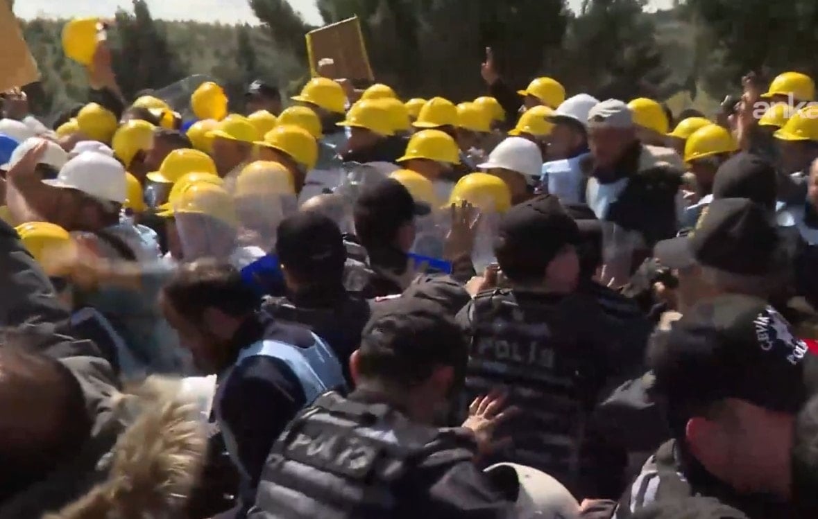 Maaş için direnen 110 madenci gözaltına alındı